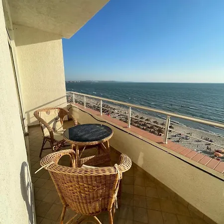 Sea Side Apartment *